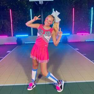 JoJo Siwa nude 6