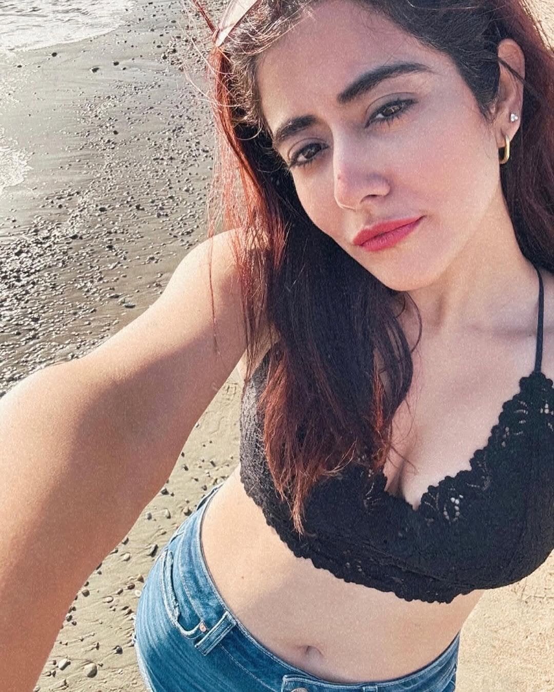 Jonita Gandhi nude 10
