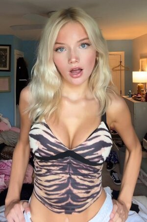 Jules MacCarthy nude 4