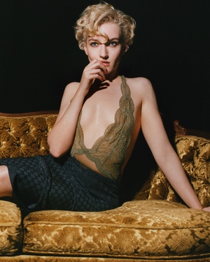 Julia Garner nude 12