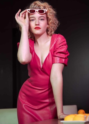 Julia Garner nude 4