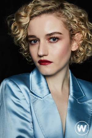 Julia Garner nude 5