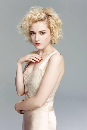 Julia Garner nude 8