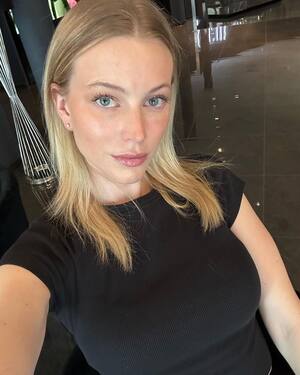 Julia Jansen nude 8