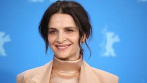 Juliette Binoche nude 12