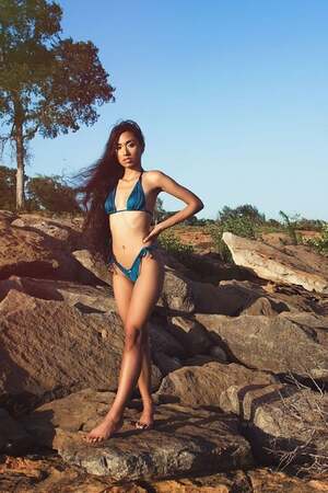 Kalham Amor nude 9