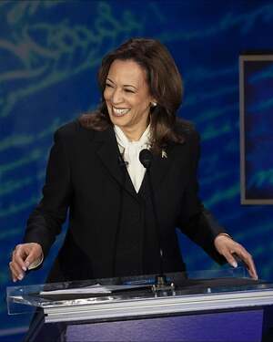 Kamala Harris nude 6