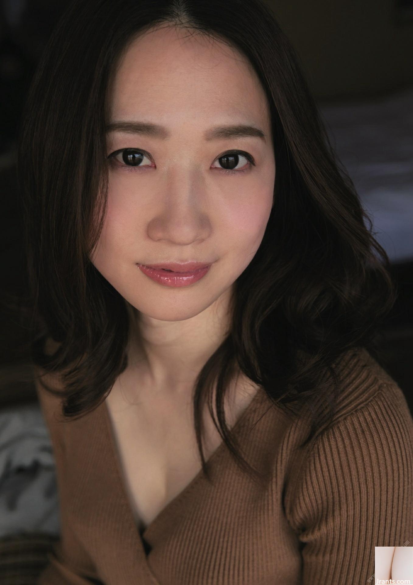 Kana Mito nude 4