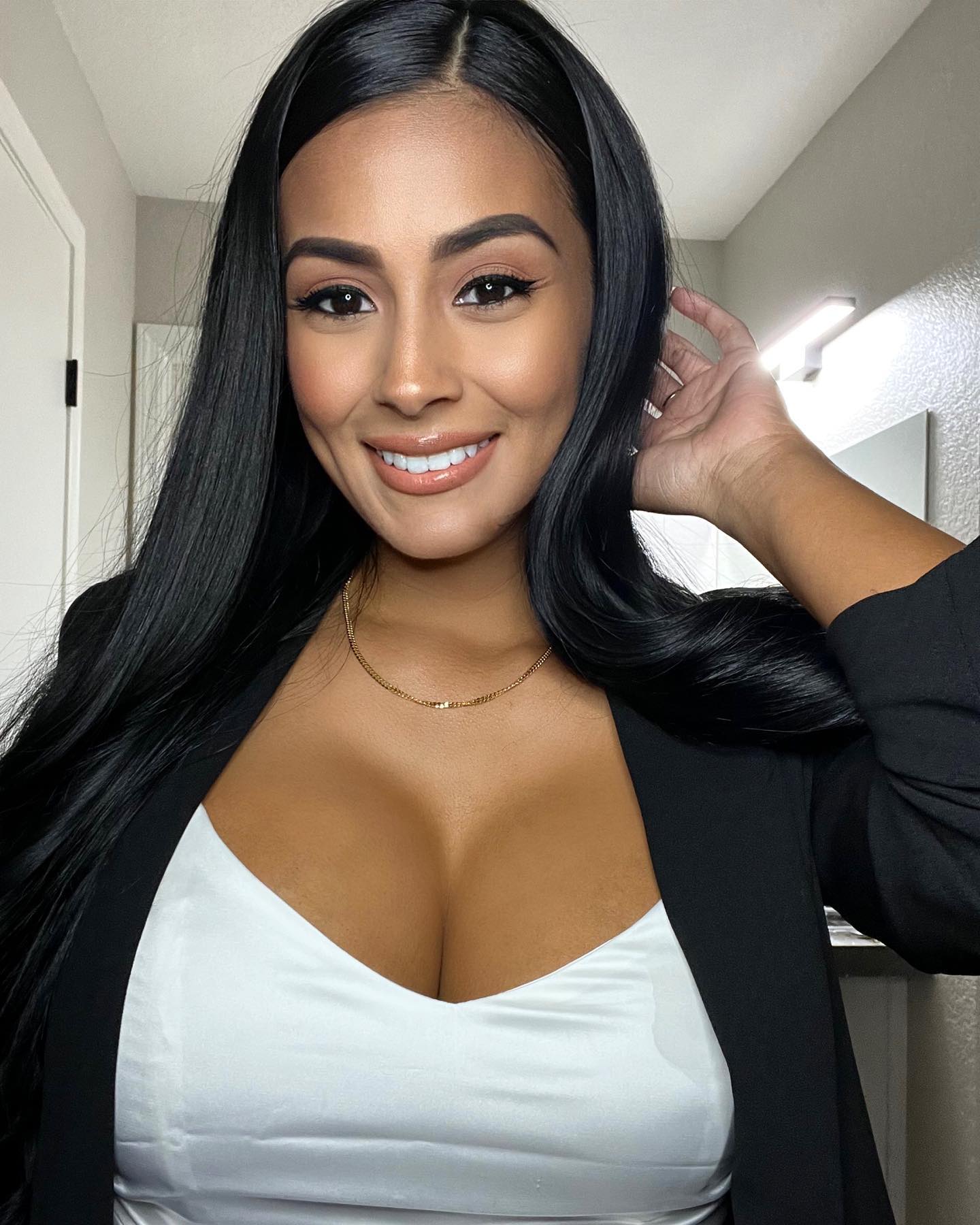 Karen E Salazar nude 8