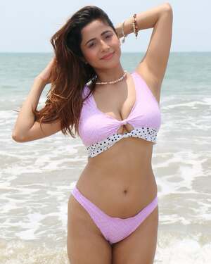 Kate Sharma nude 7
