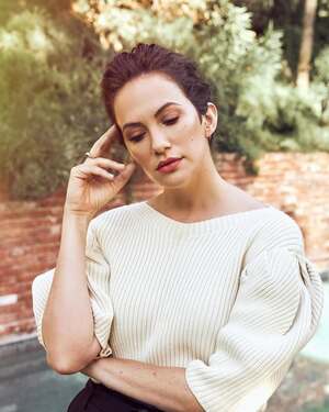 Kate Siegel nude 12
