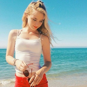 Kathryn Newton nude 5