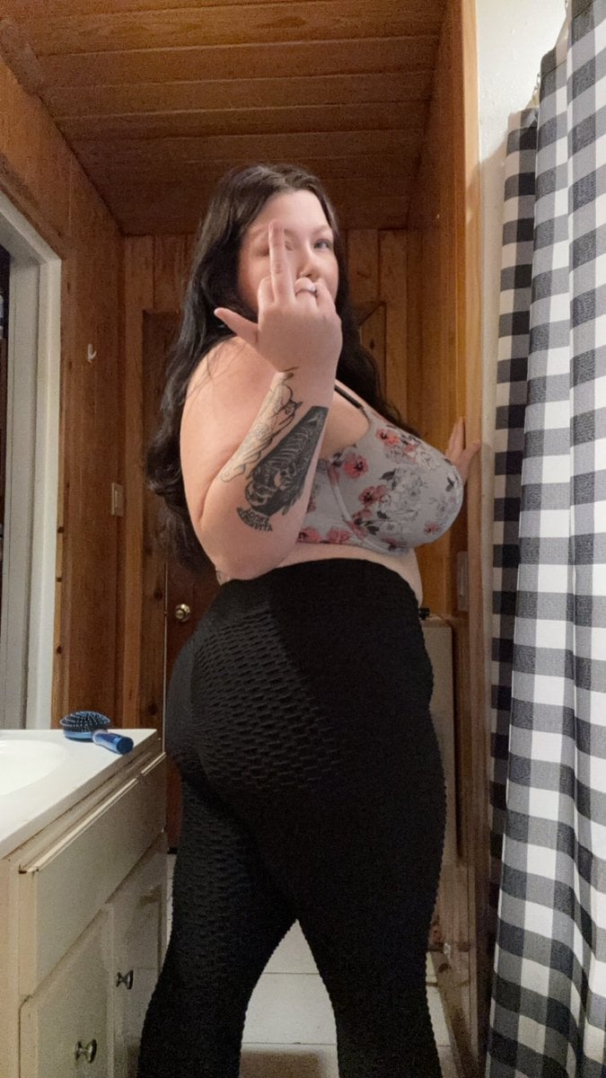 Katiebaaby18 nude 10