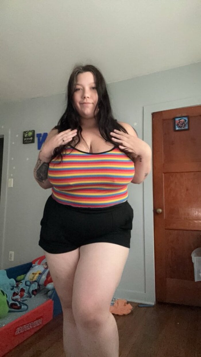 Katiebaaby18 nude 11
