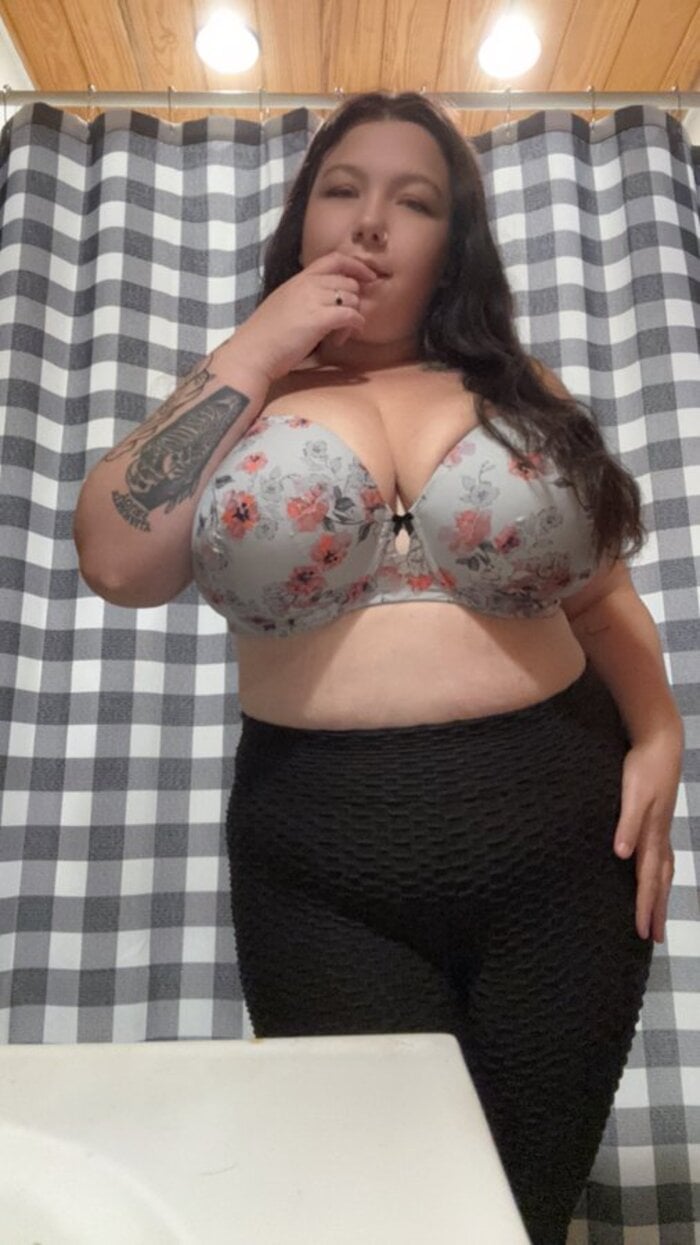 Katiebaaby18 nude 12