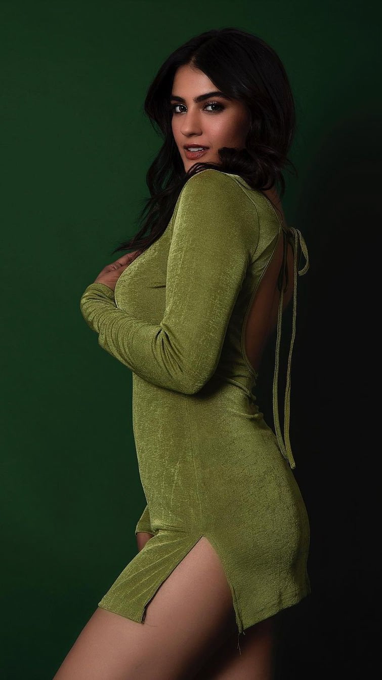 Kavya Thapar nude 3
