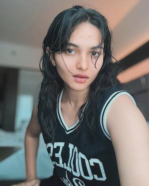Kayadu Lohar nude 12