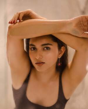 Kayadu Lohar nude 8