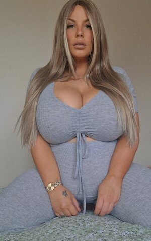 Kayleigh Louise nude 9