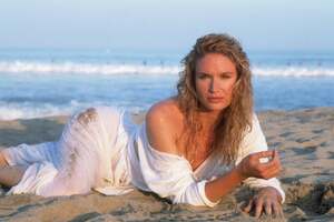 Kelly Ann Lynch nude 7