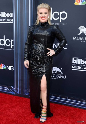 Kelly Clarkson nude 9