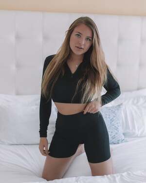 Kendra Rowe nude 5