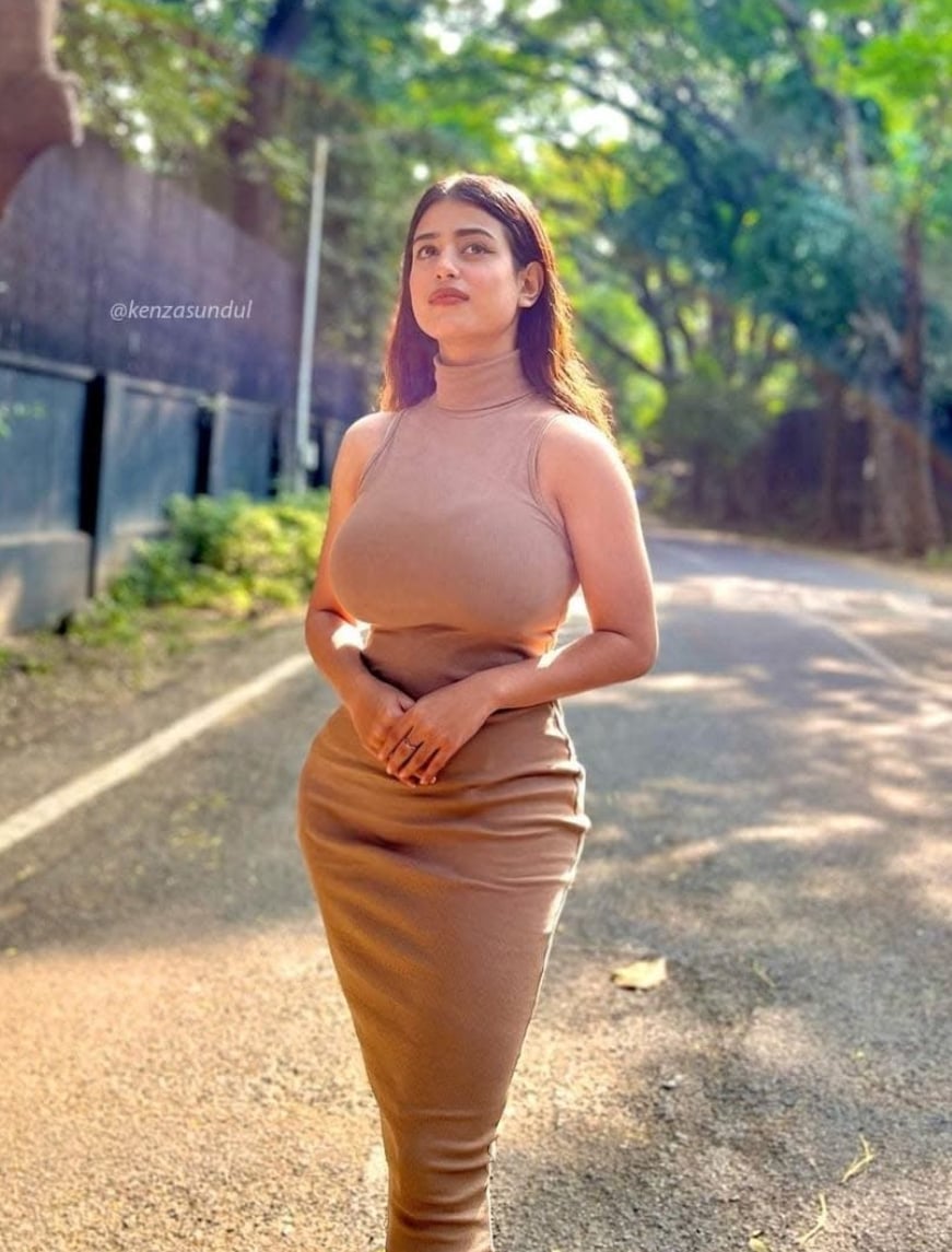 Kenza Sundul nude 1
