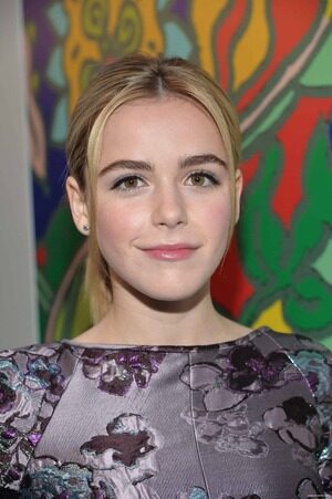 Kiernan Shipka nude 9