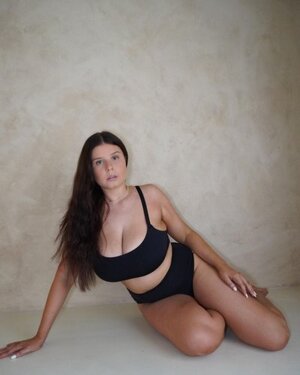 Kiki Isabella nude 10
