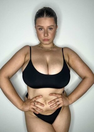Kiki Isabella nude 3