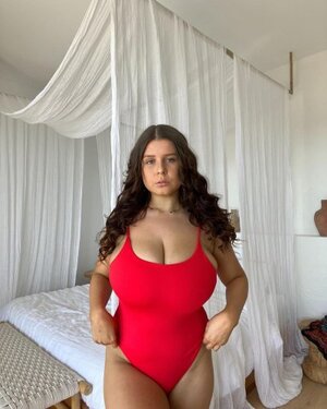 Kiki Isabella nude 5