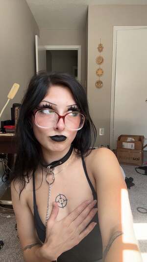 Kiki Mink nude 4