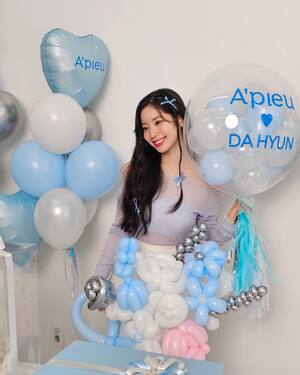 Kim Da-hyun nude 11