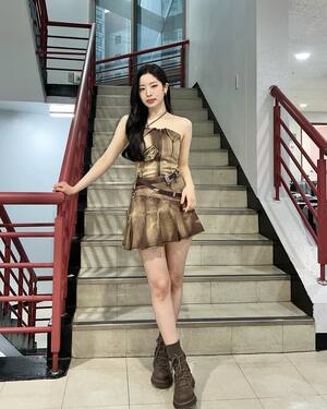 Kim Da-hyun nude 7