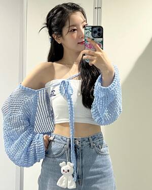 Kim Da-hyun nude 9