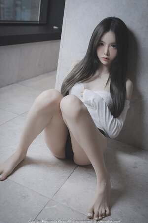 Kim Hee-yeon nude 11