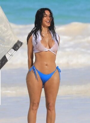 Kim Kardashian nude 9