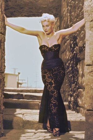 Kim Novak nude 1