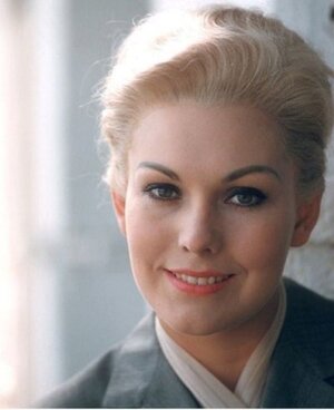 Kim Novak nude 12