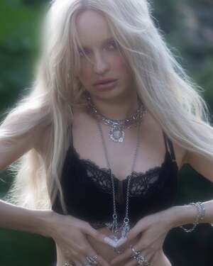 Kim Petras nude 7