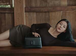 Kim Yoo-jung nude 7