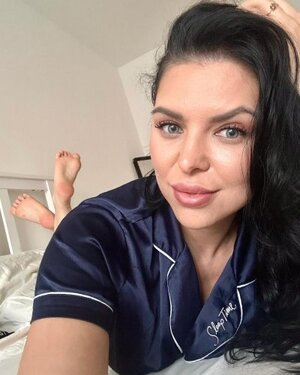 Kira Queen nude 12
