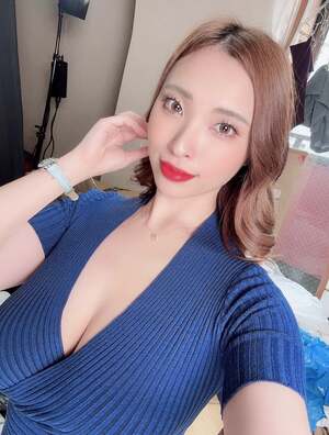 Kuroki Reina nude 7
