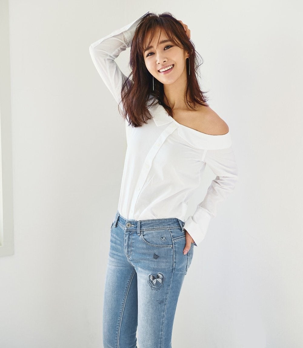 Kwon Yu-ri nude 4