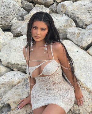 Kylie Jenner nude 10