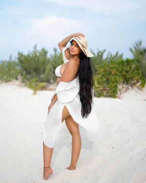 La Reina Shaw nude 11