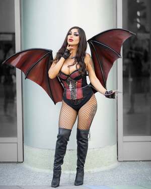 Lady Vampira nude 3