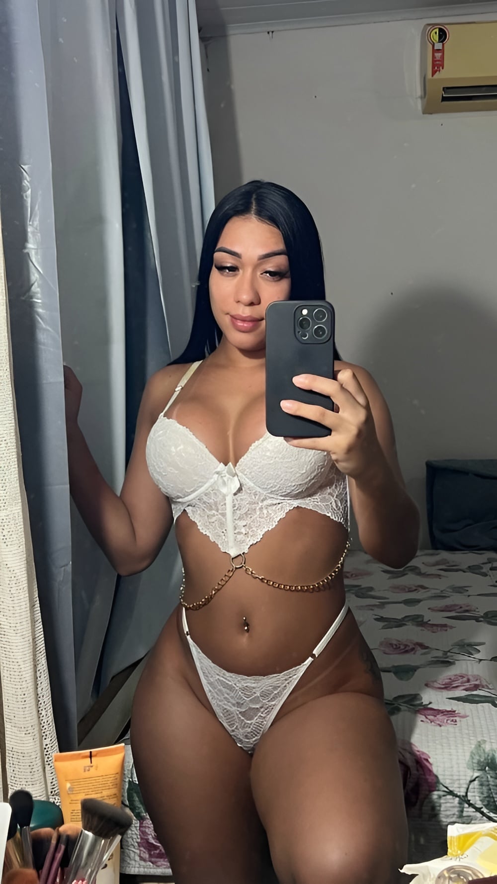 Lais Miranda nude 7