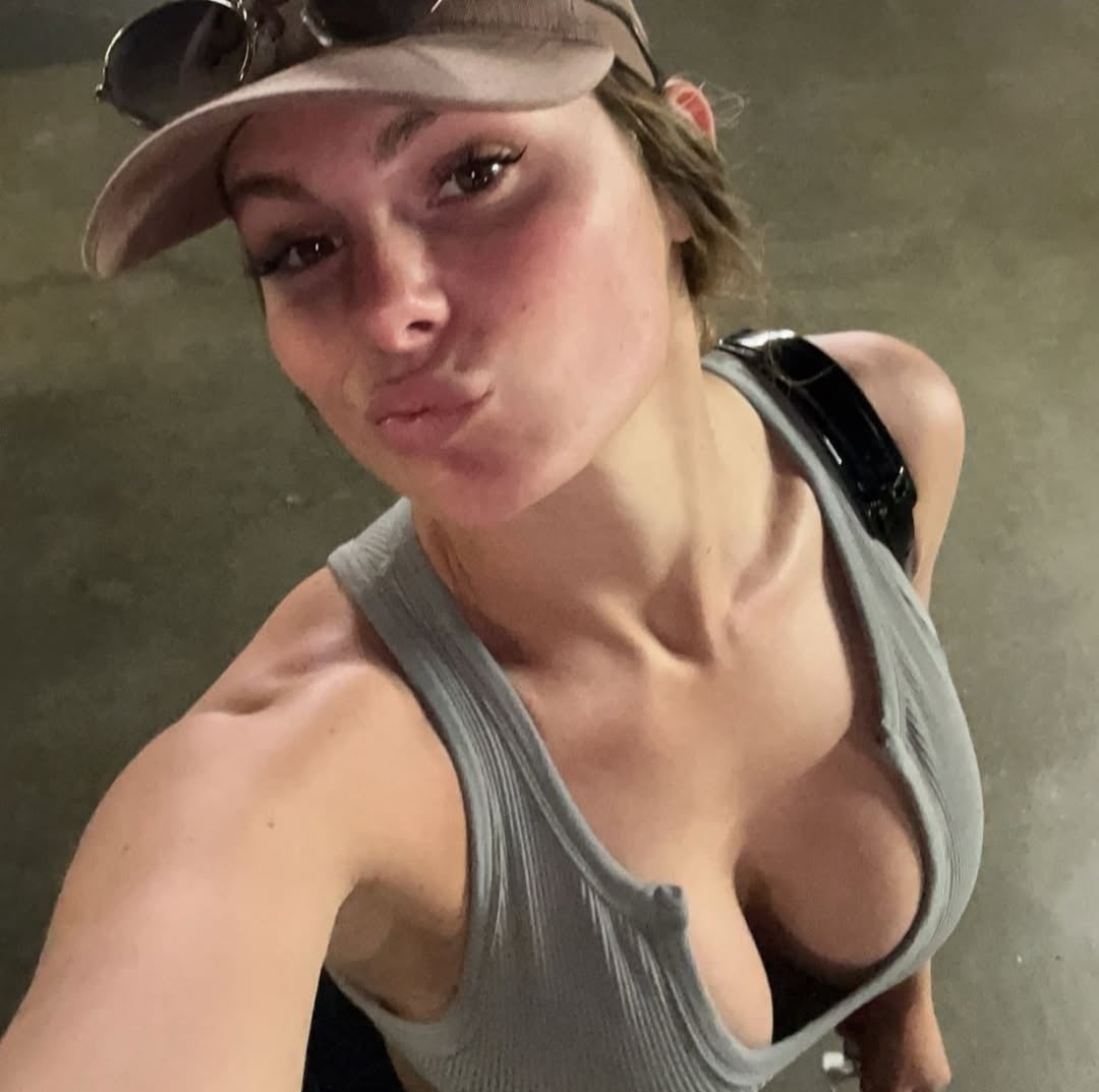 Lana Roosje nude 3