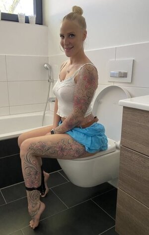 Lara CumKitten nude 6